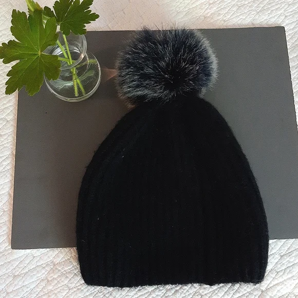 Fur pompom. - Picture 3 of 3